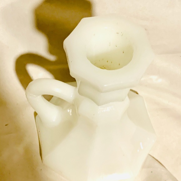 Unique Vtg Milk glass dbl sided candle holder 4.5x4” excellent condition! - Picture 5 of 5